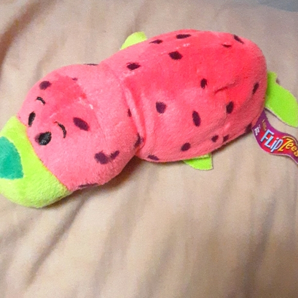Small FlipZee Watermelon Walrus/ Sprinkle Donut Dolphin - Picture 1 of 3